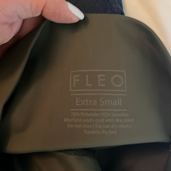 Bundle of Fleo and Born Primitive leggings xs GUC - Picture 2 of 4